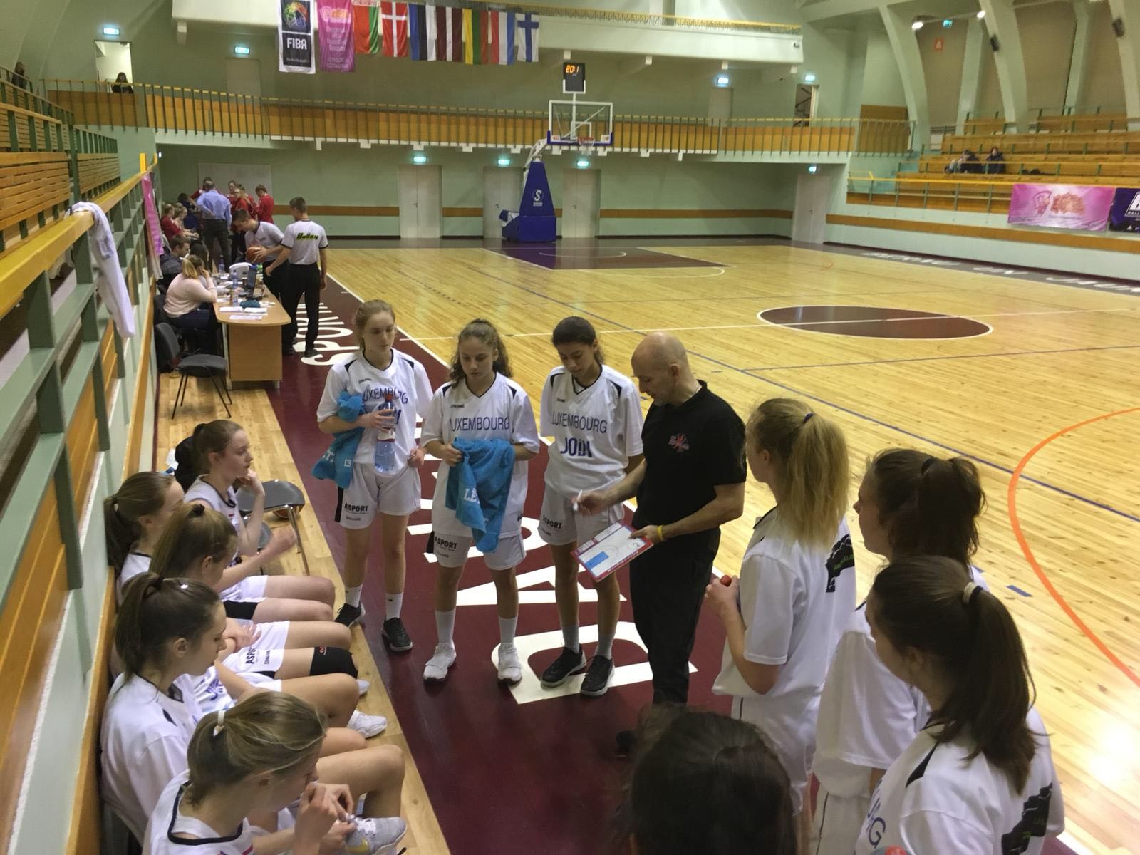 Ein Sieg und eine Niederlage für die U17 Mädchen am ersten Tag 