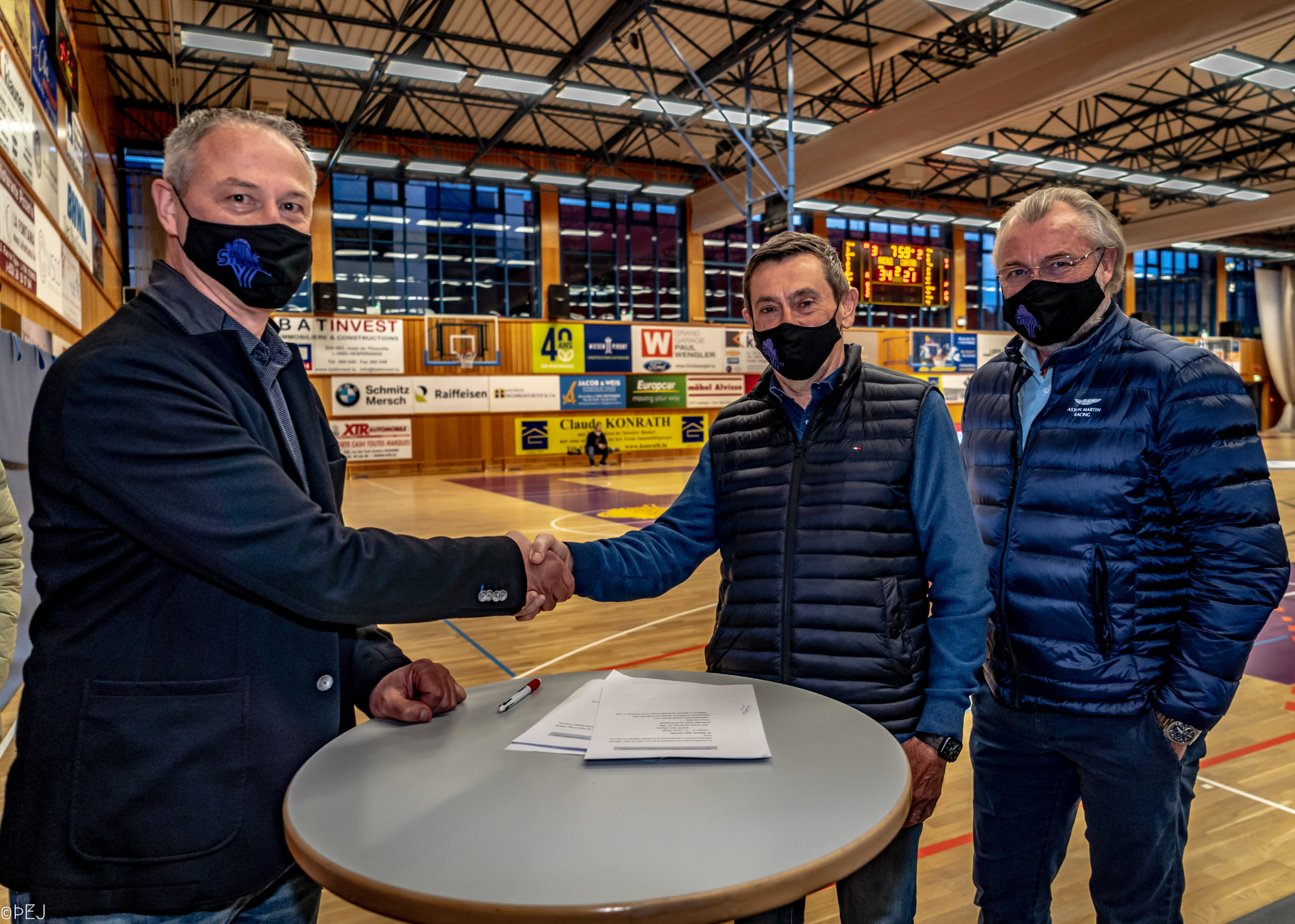 Louvrier signs contract extension 