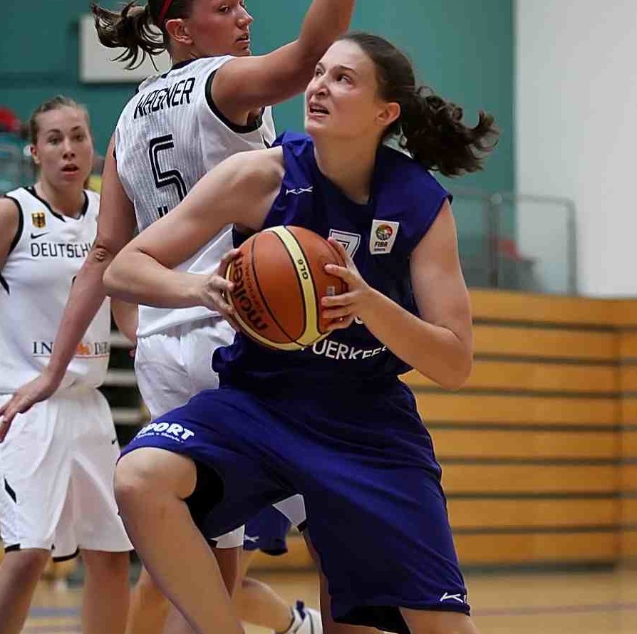 TESSY HETTING IM HALBFINALE DER BELGISCHEN MEISTERSCHAFT